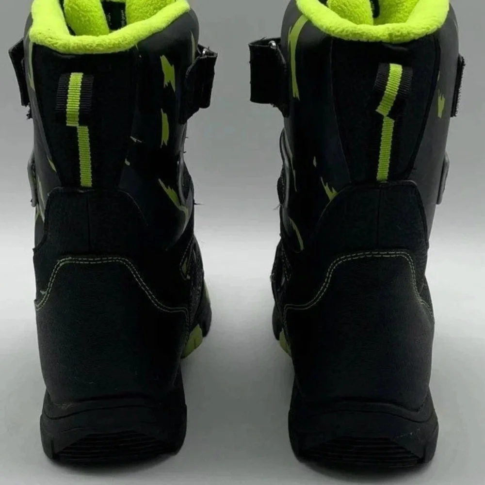 Que Kids Black and Neon Green Snow Boots